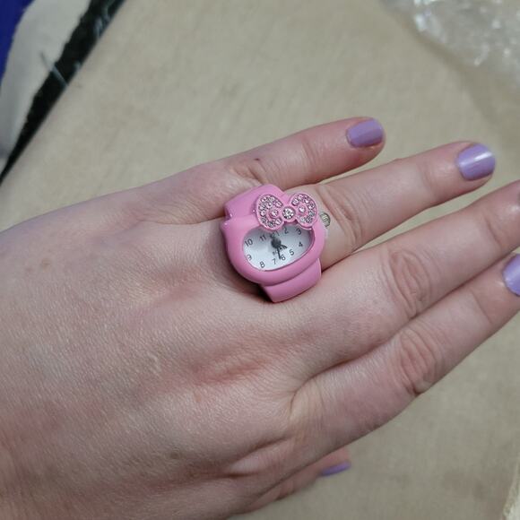 Hello Kitty pink & crystal bow watch ring - Picture 3 of 3